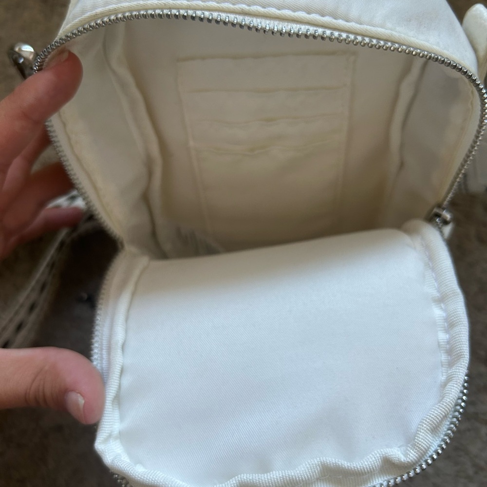House of Harlow 1960 White Crossbody Bag - Picture 2 of 4
